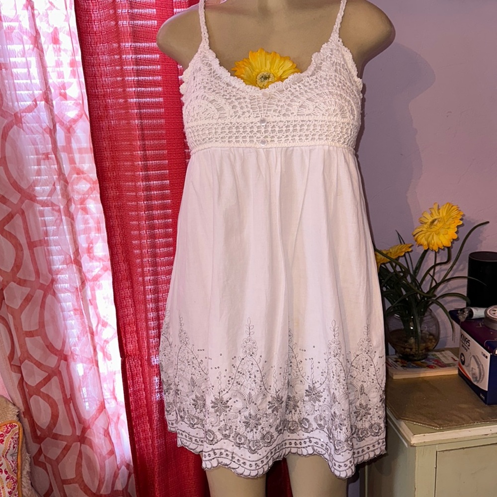 Ultra Pink lightweight dress
Crochet Bodice and straps
Adjustable Straps
Lined